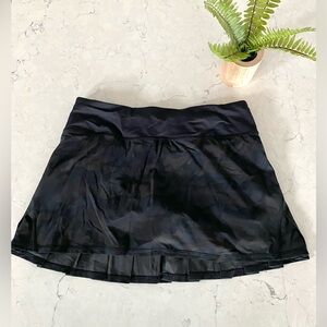 Lululemon Run Pace Setter Skirt in Savasana Camo New Black / Black Size 4 EUC